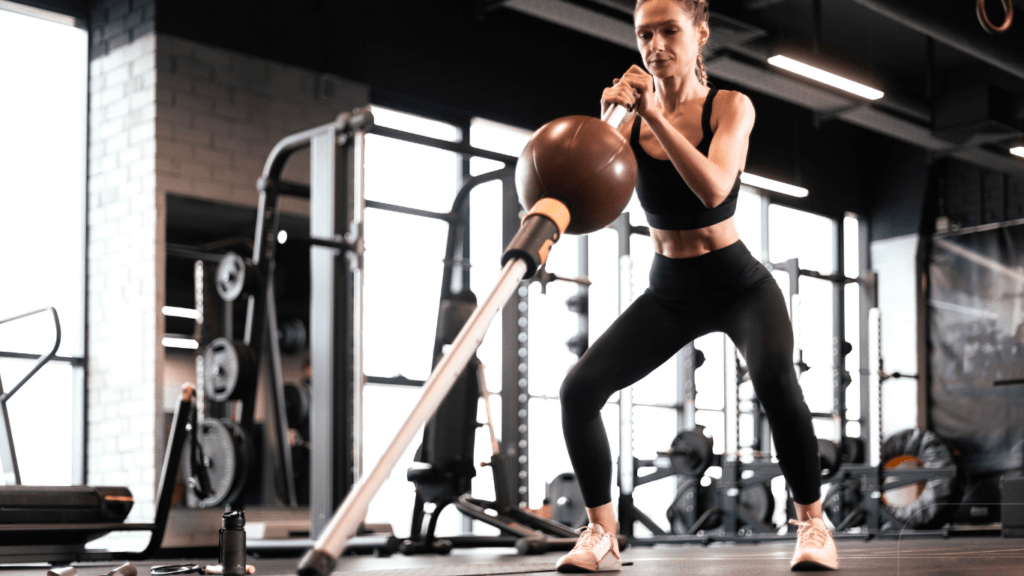 woman doing core exercise in the gym